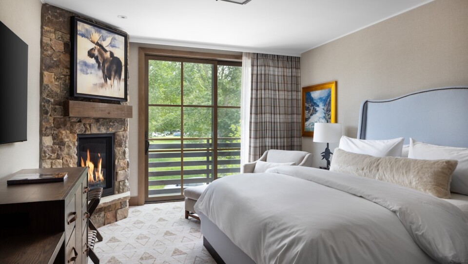 King Fireplace Hotel Room