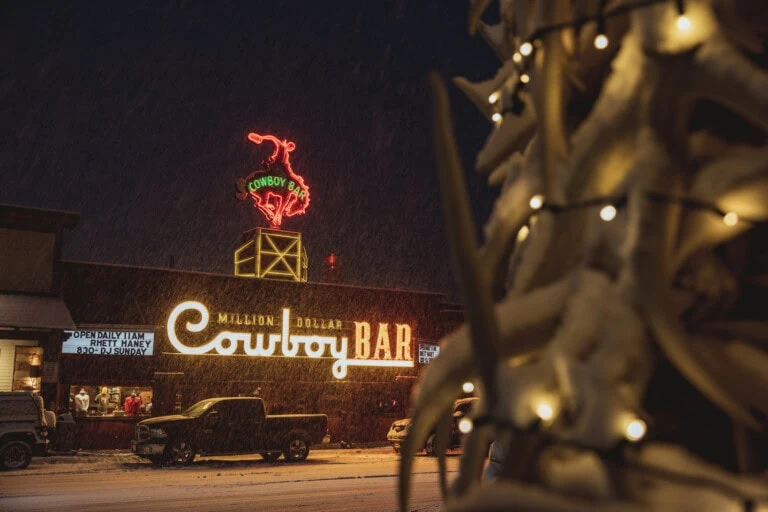 apres ski saloon