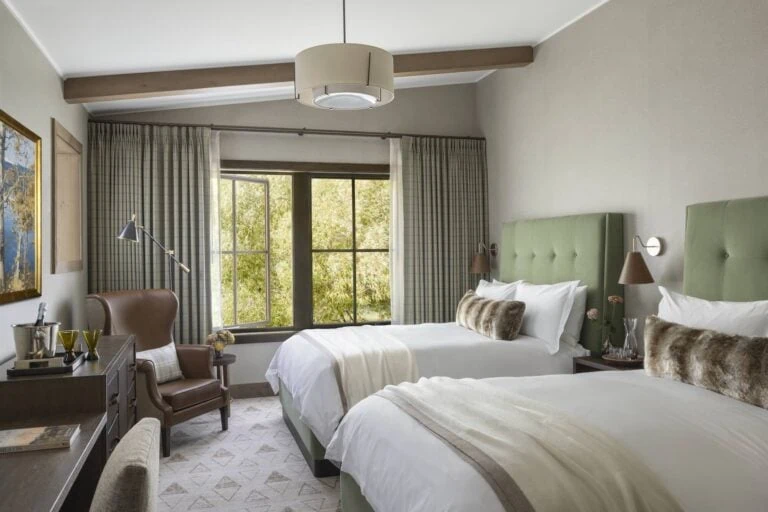 Double Queen hotel room in jackson hole wy