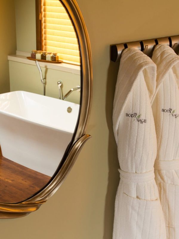 Spa-tub-mirror-GW-HR
